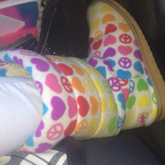 Beeposh Melissa & Doug Peace/Heart slipper boots - Picture 6 of 6